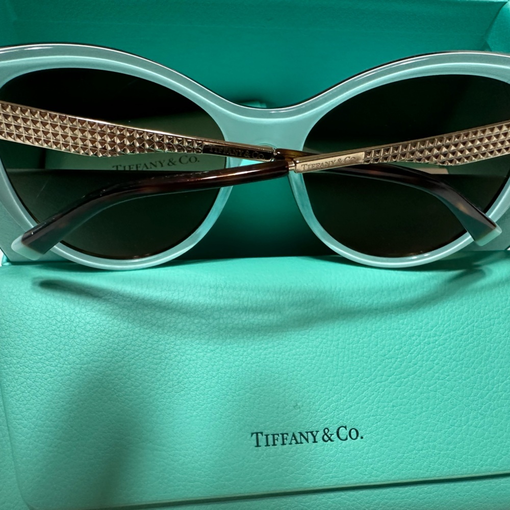 Tiffany Women’s sunglasses New no tags